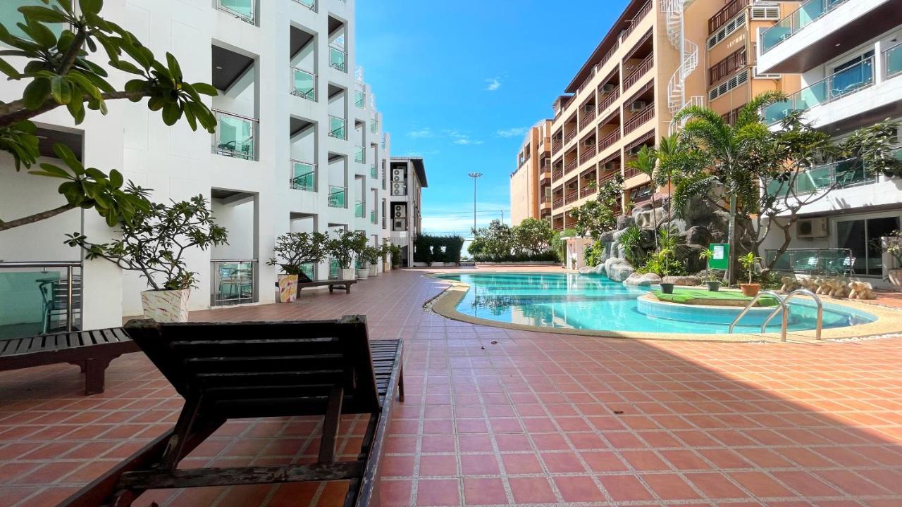 Dragon Beach Resort , Jomtien Beach Pattaya Bagian luar foto
