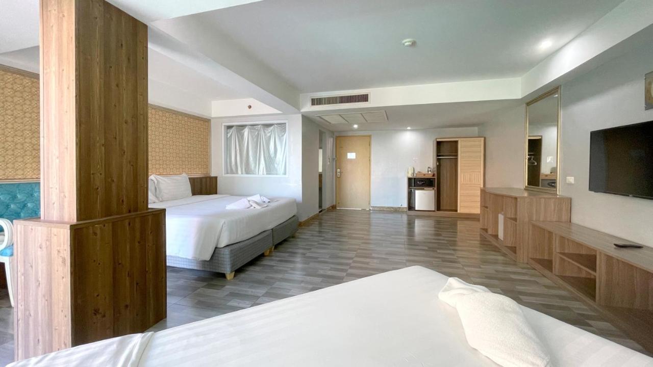Dragon Beach Resort , Jomtien Beach Pattaya Bagian luar foto