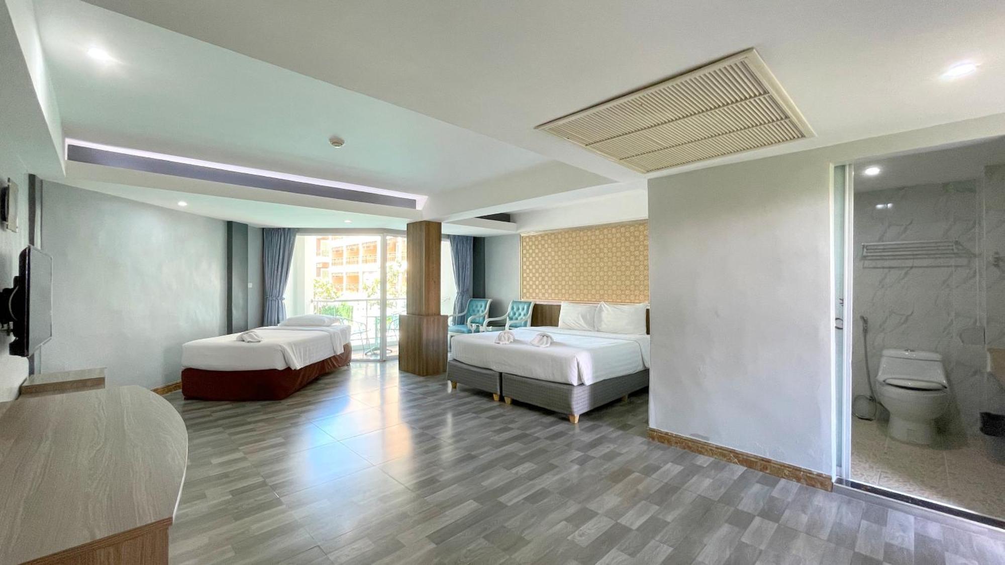 Dragon Beach Resort , Jomtien Beach Pattaya Bagian luar foto