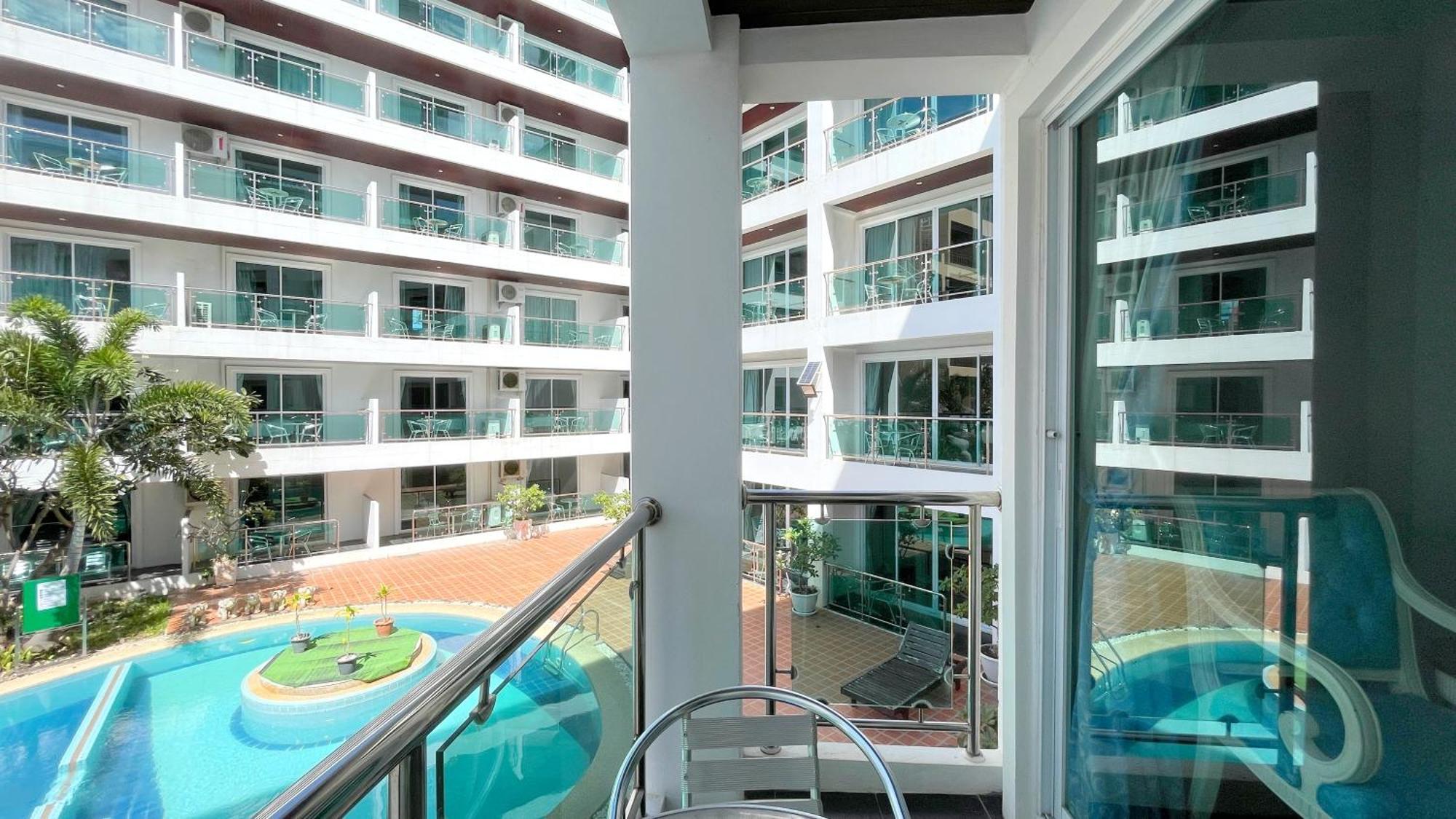 Dragon Beach Resort , Jomtien Beach Pattaya Bagian luar foto