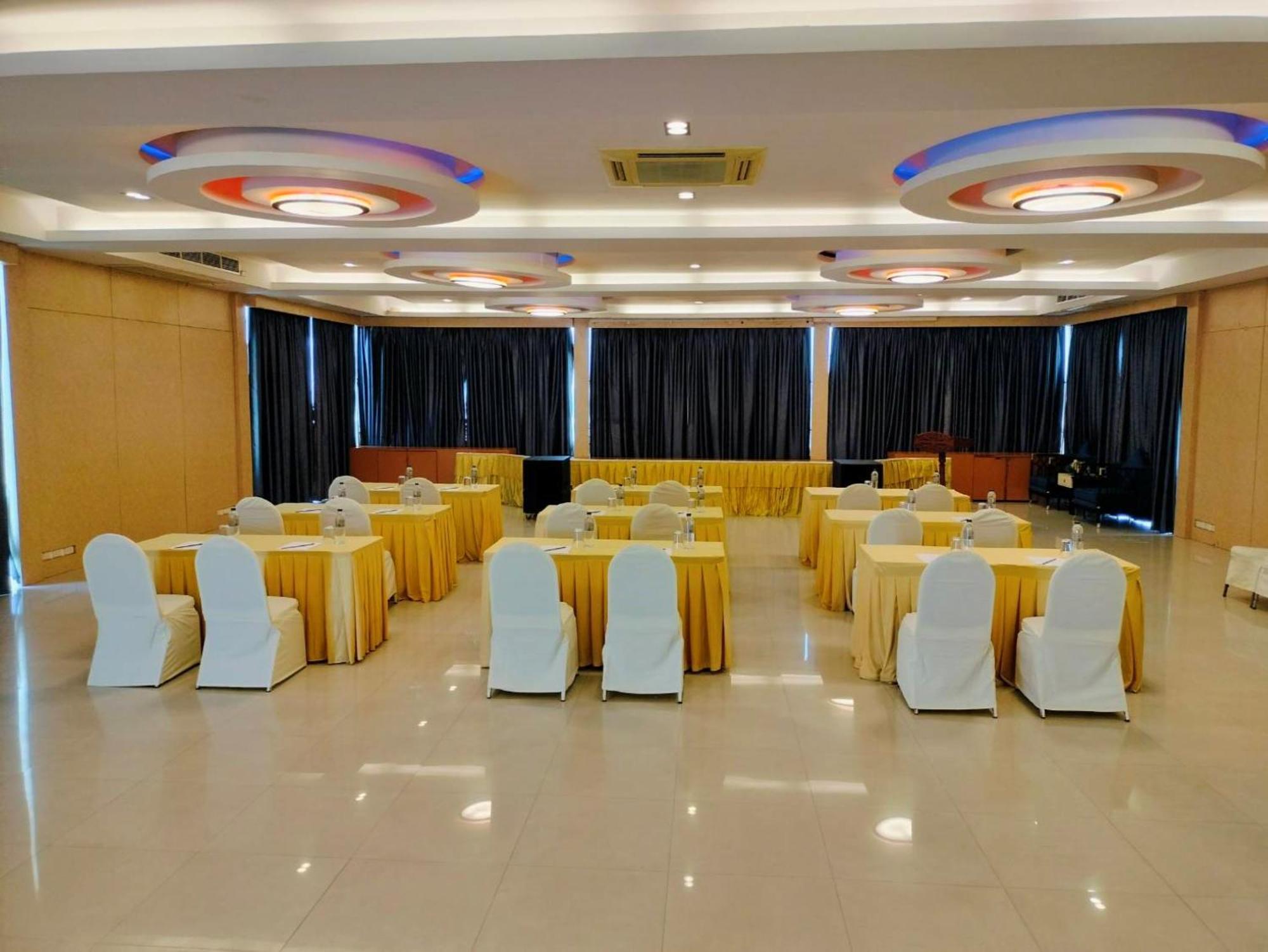 Dragon Beach Resort , Jomtien Beach Pattaya Bagian luar foto