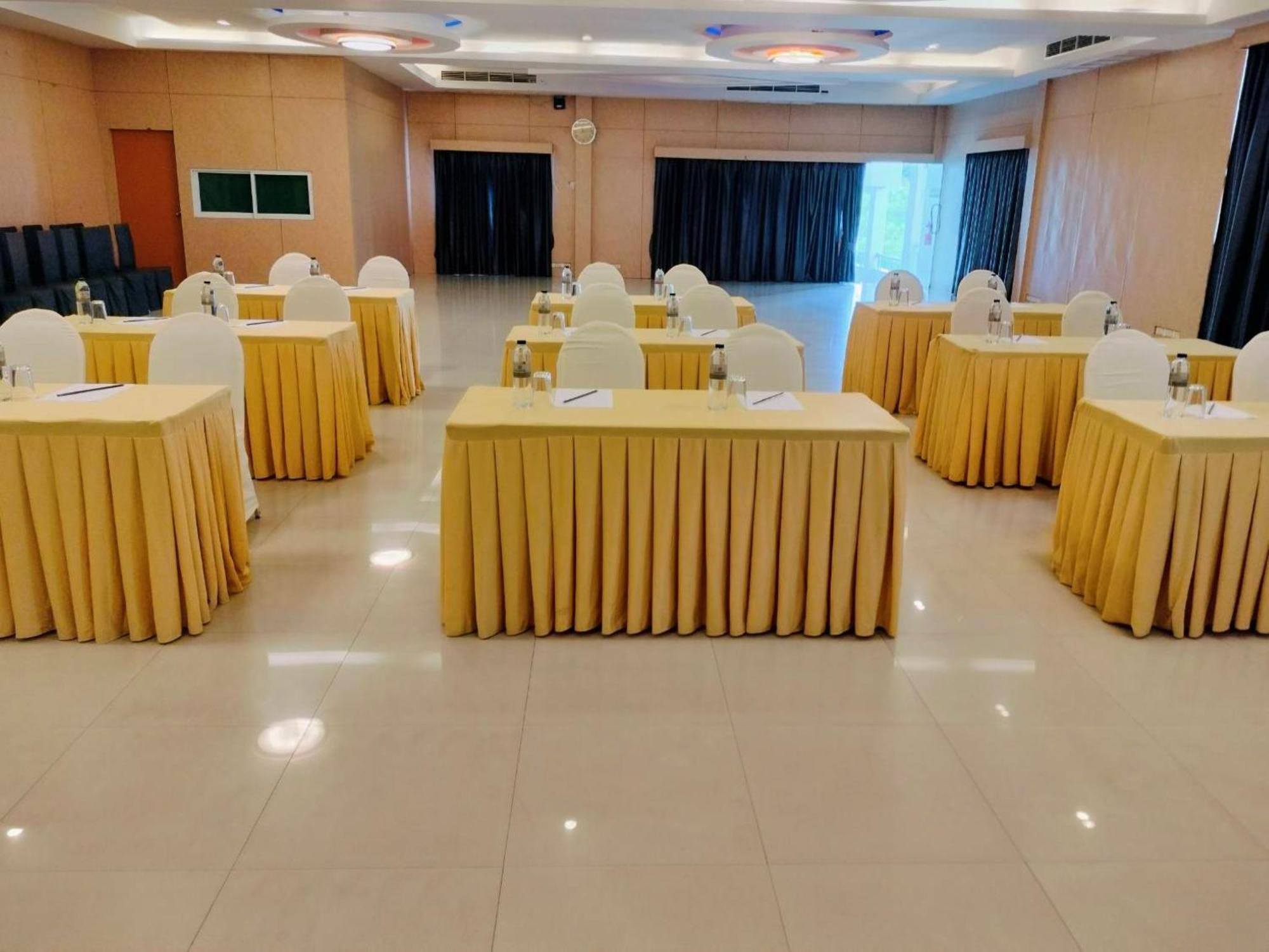 Dragon Beach Resort , Jomtien Beach Pattaya Bagian luar foto
