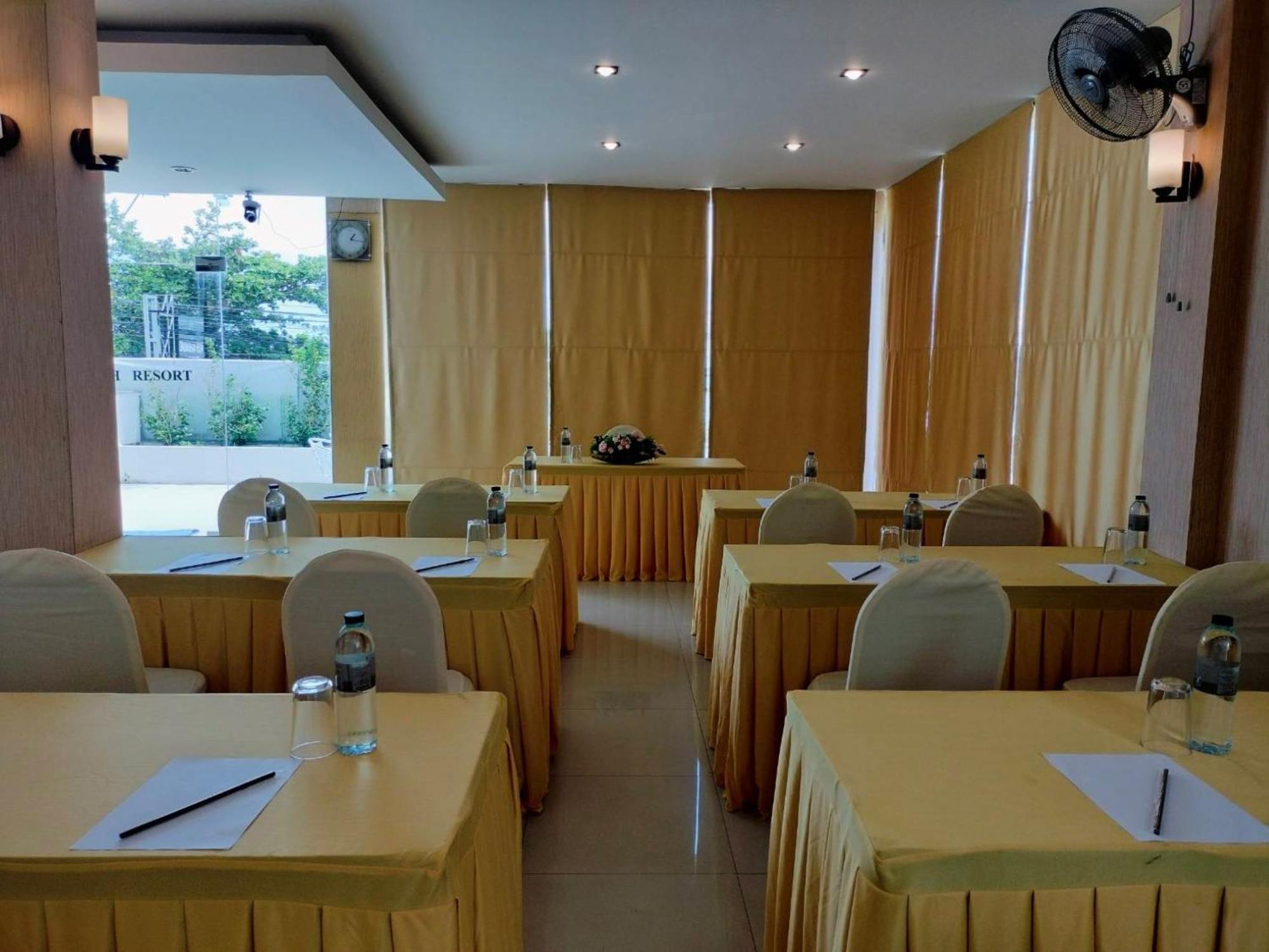 Dragon Beach Resort , Jomtien Beach Pattaya Bagian luar foto