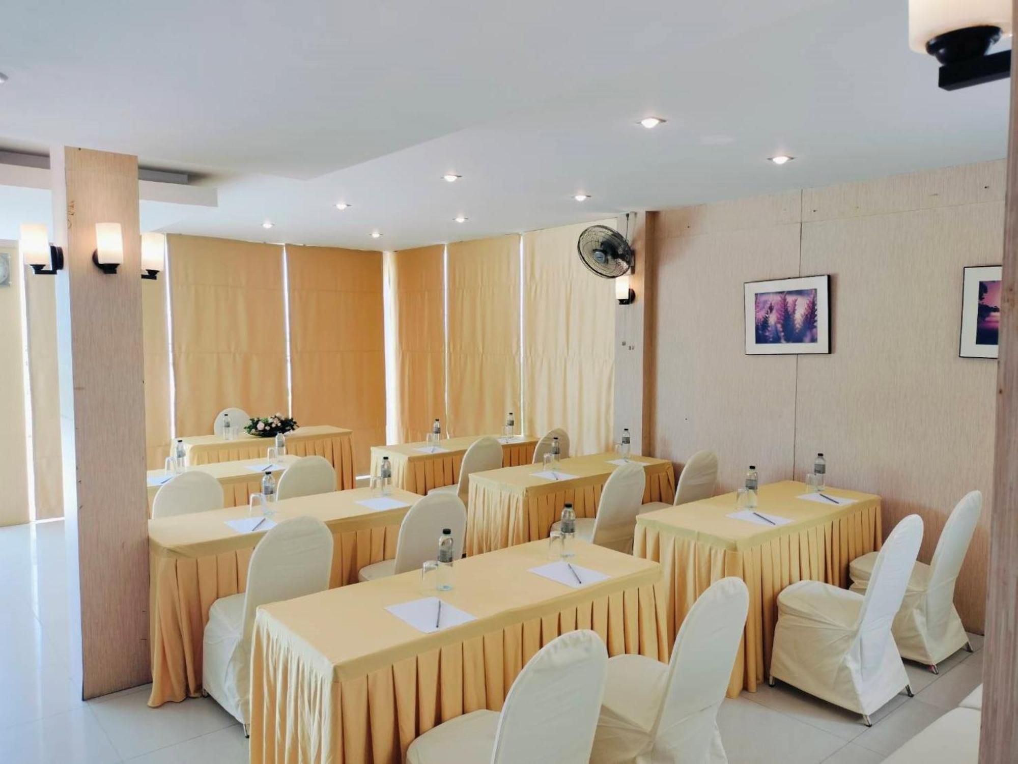 Dragon Beach Resort , Jomtien Beach Pattaya Bagian luar foto