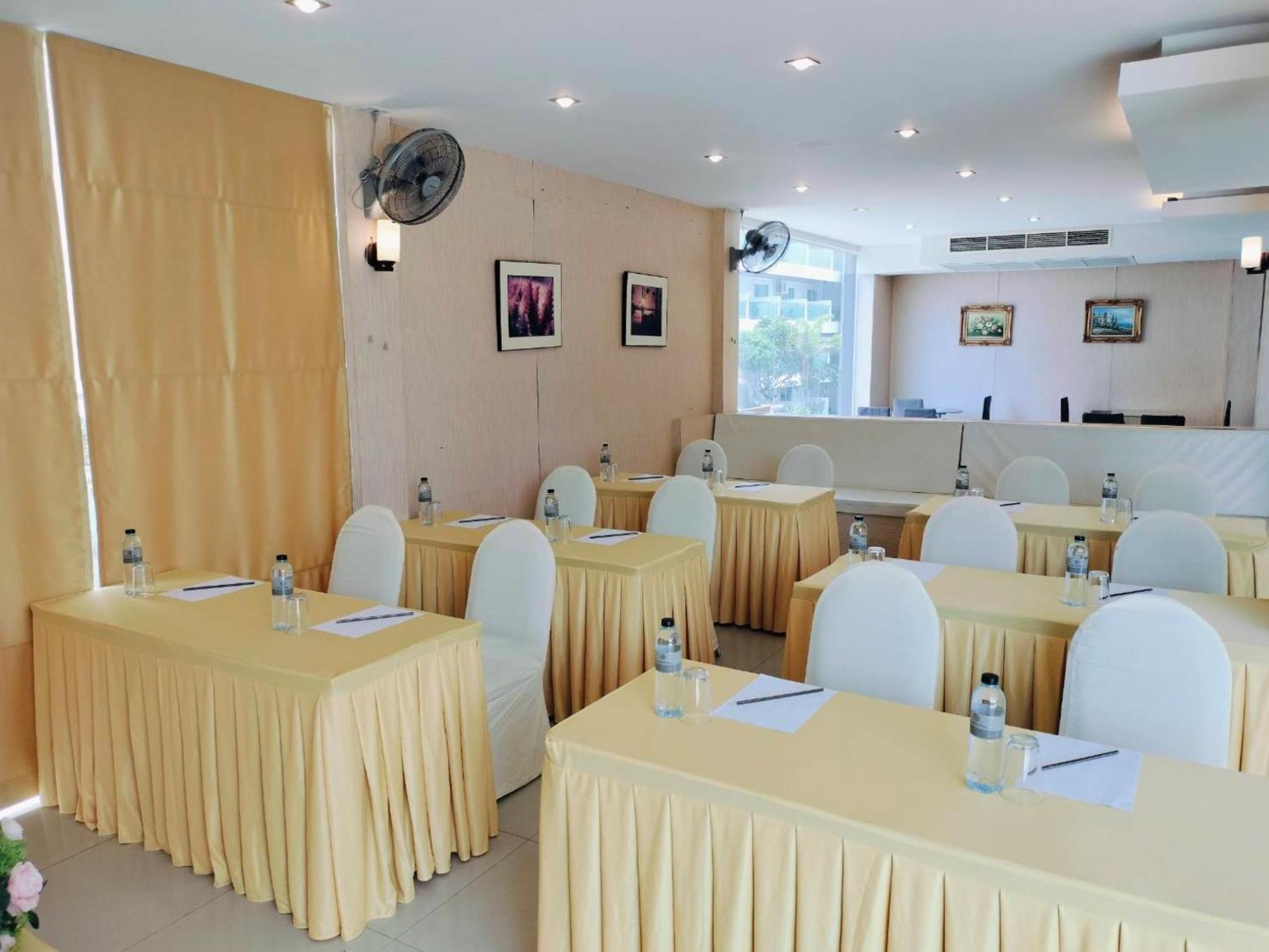 Dragon Beach Resort , Jomtien Beach Pattaya Bagian luar foto