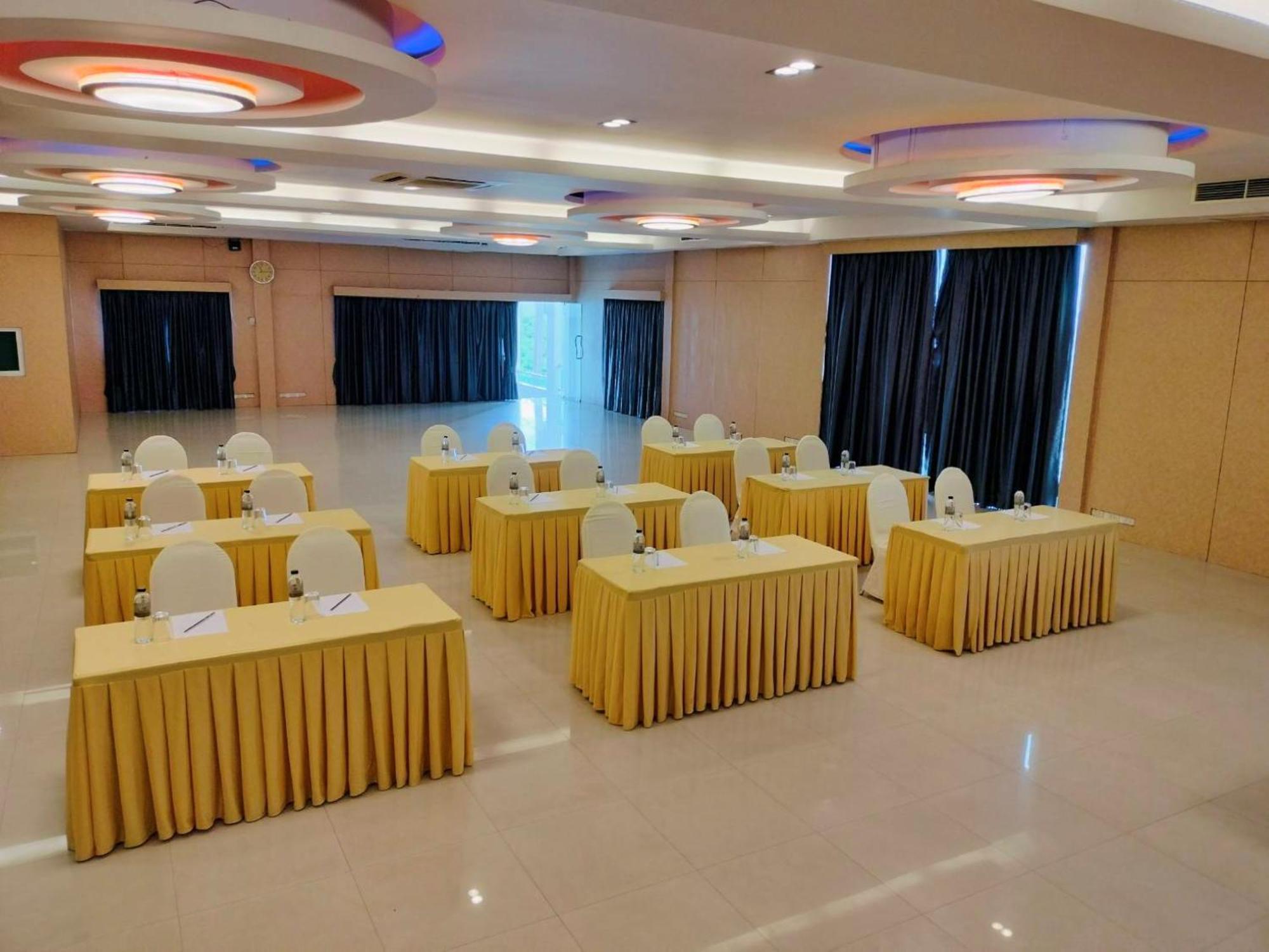 Dragon Beach Resort , Jomtien Beach Pattaya Bagian luar foto