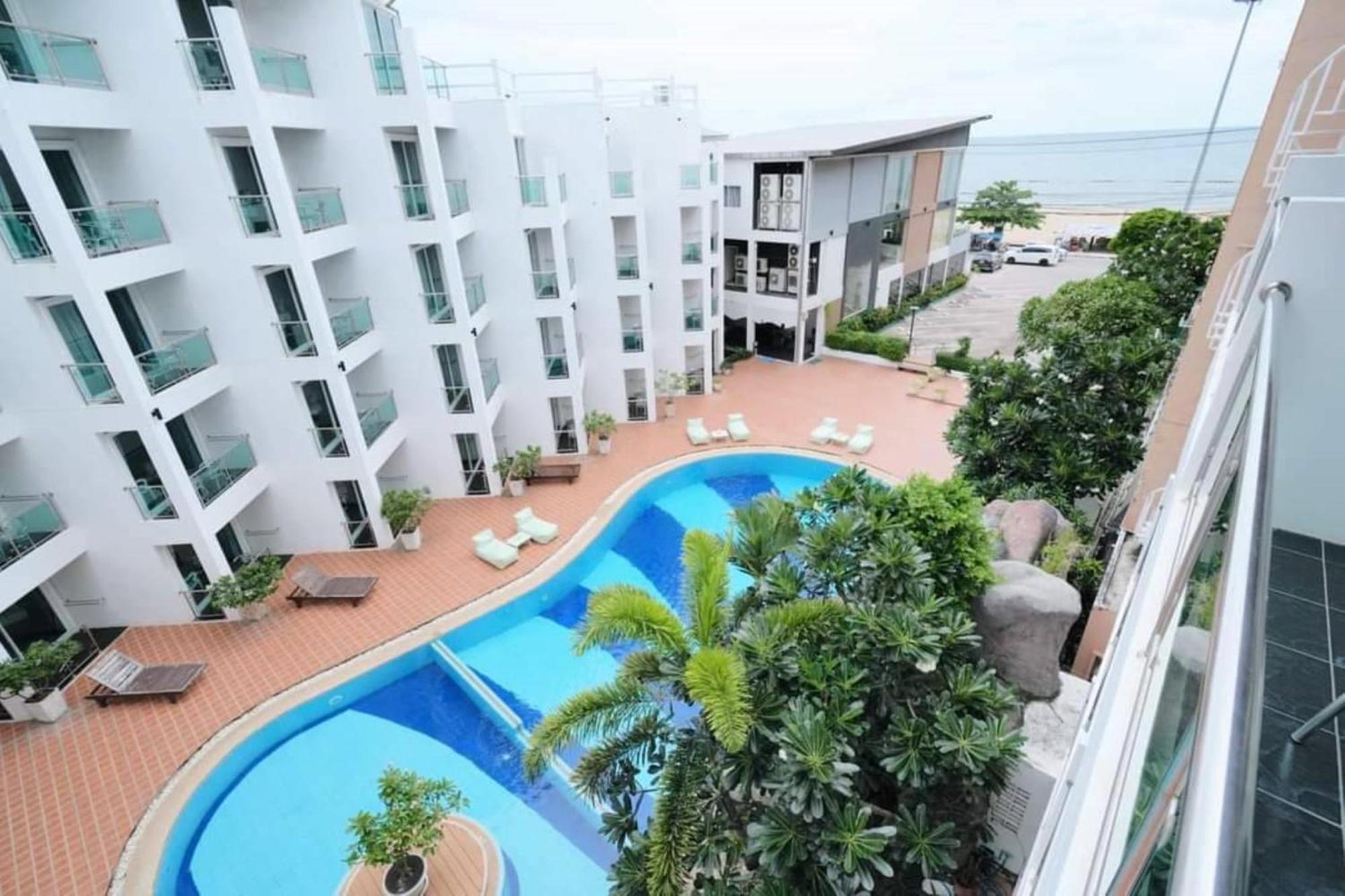 Dragon Beach Resort , Jomtien Beach Pattaya Bagian luar foto