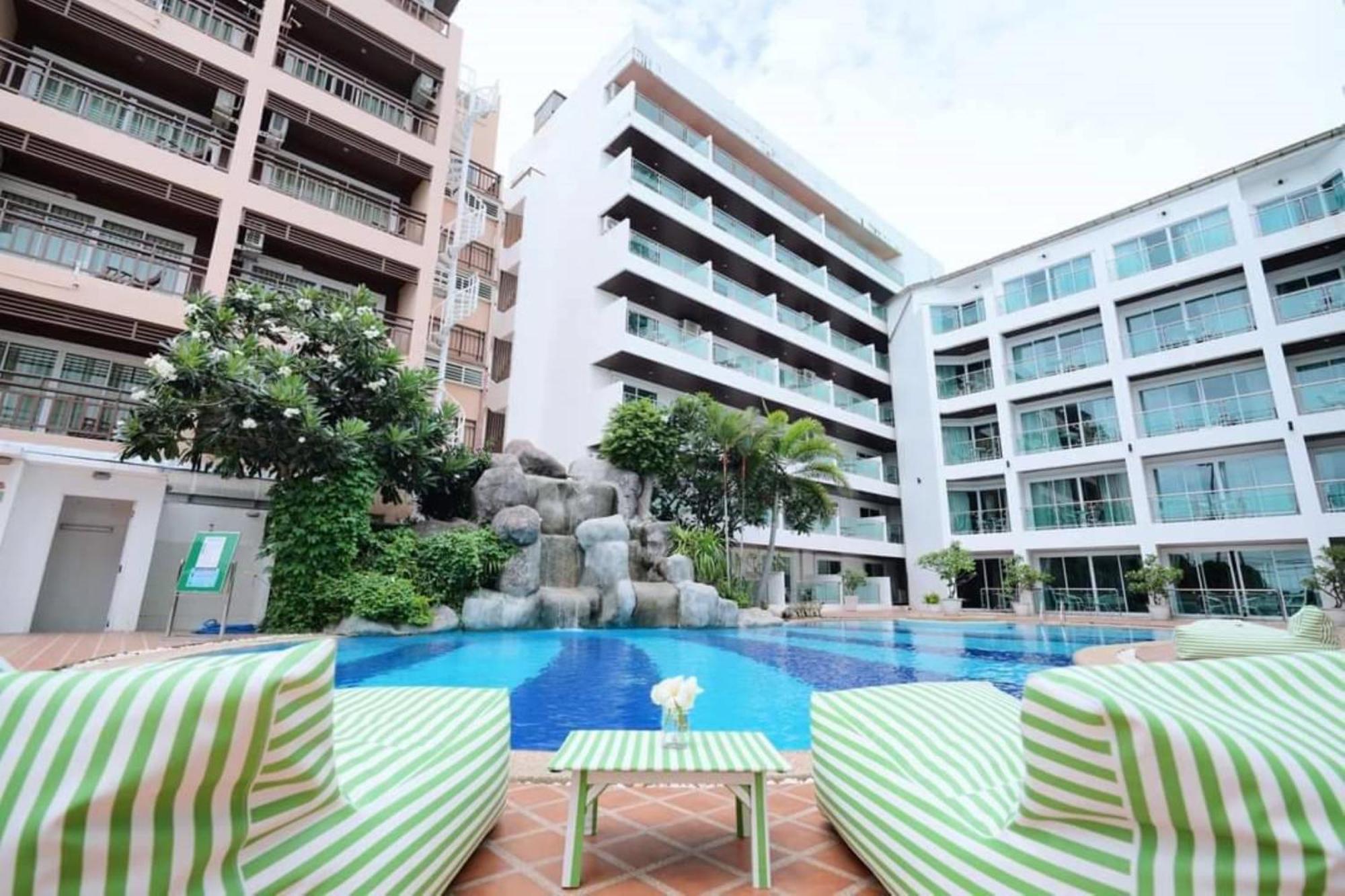 Dragon Beach Resort , Jomtien Beach Pattaya Bagian luar foto