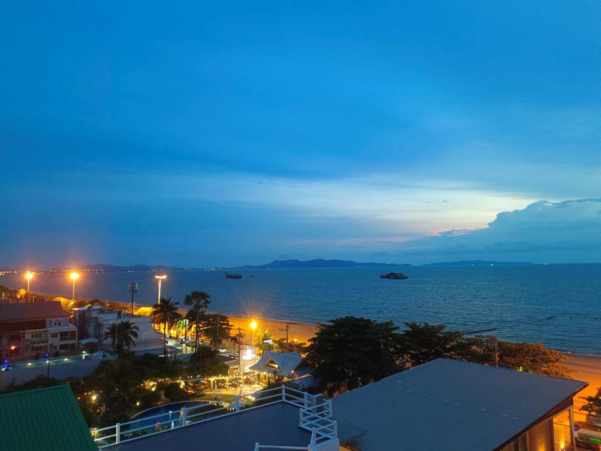 Dragon Beach Resort , Jomtien Beach Pattaya Bagian luar foto