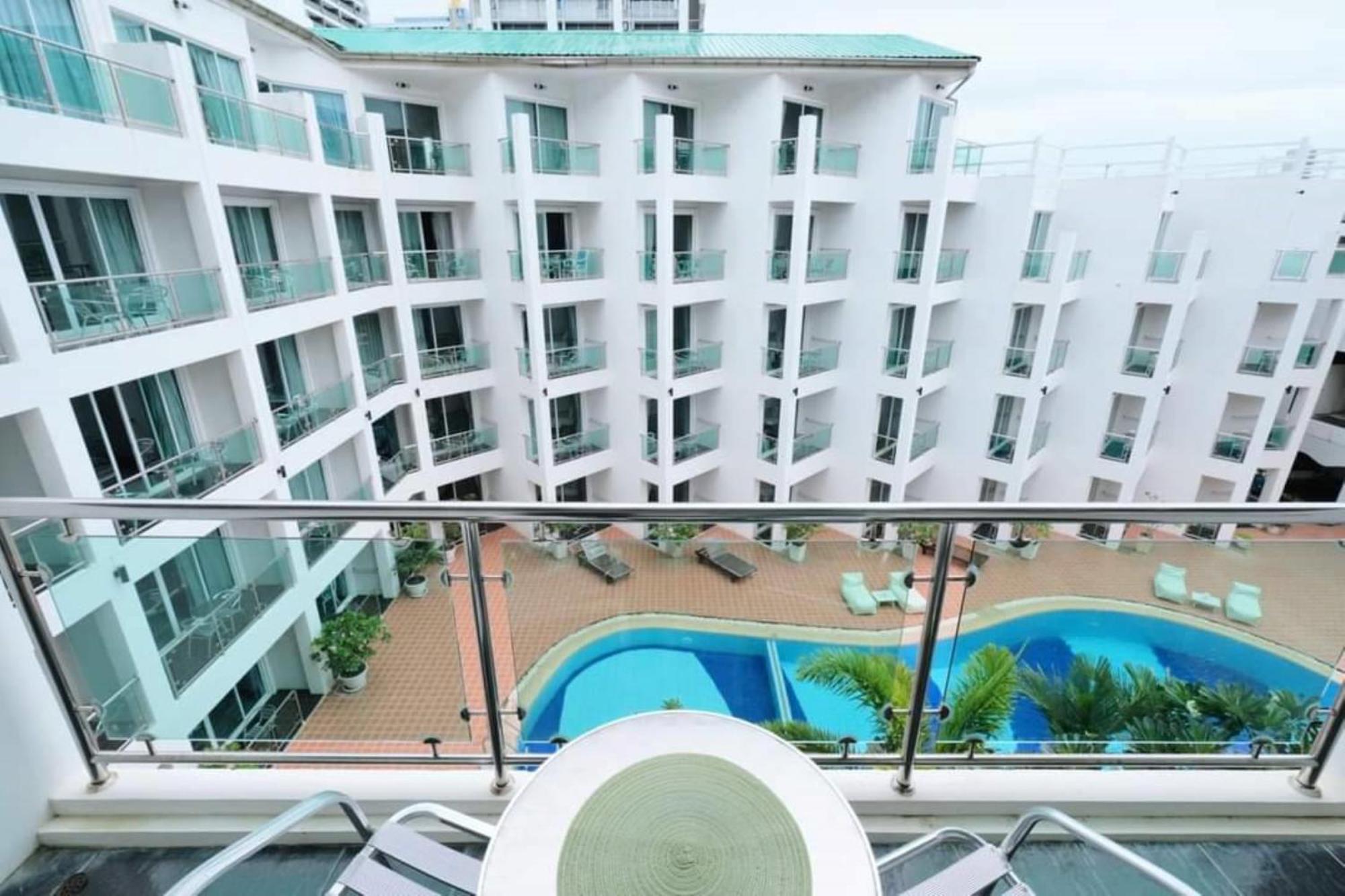 Dragon Beach Resort , Jomtien Beach Pattaya Bagian luar foto